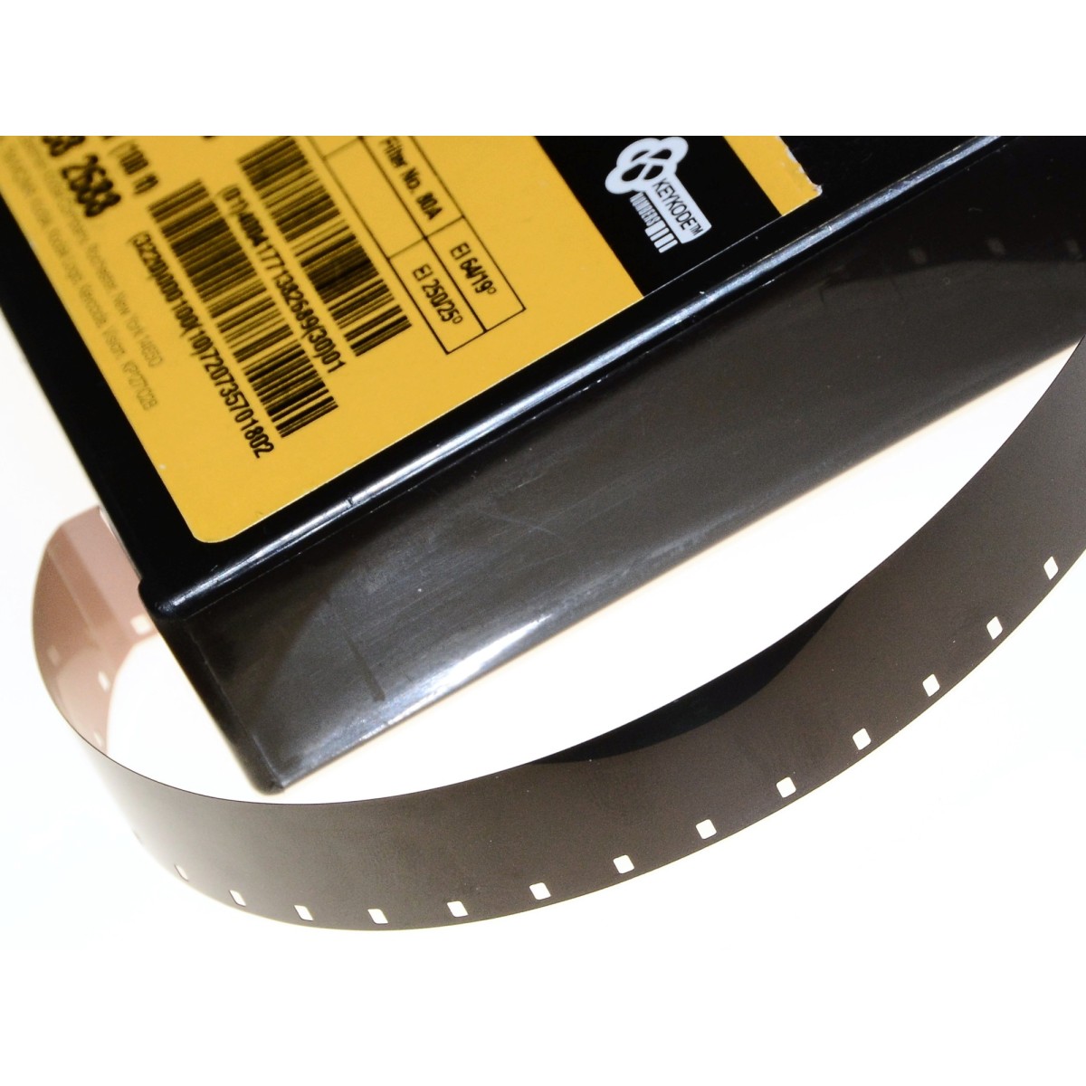 Kodak Vision3 200T 16 mm. film kolorowy TUNGSTEN - 30,5m NA ZAMÓWIENIE