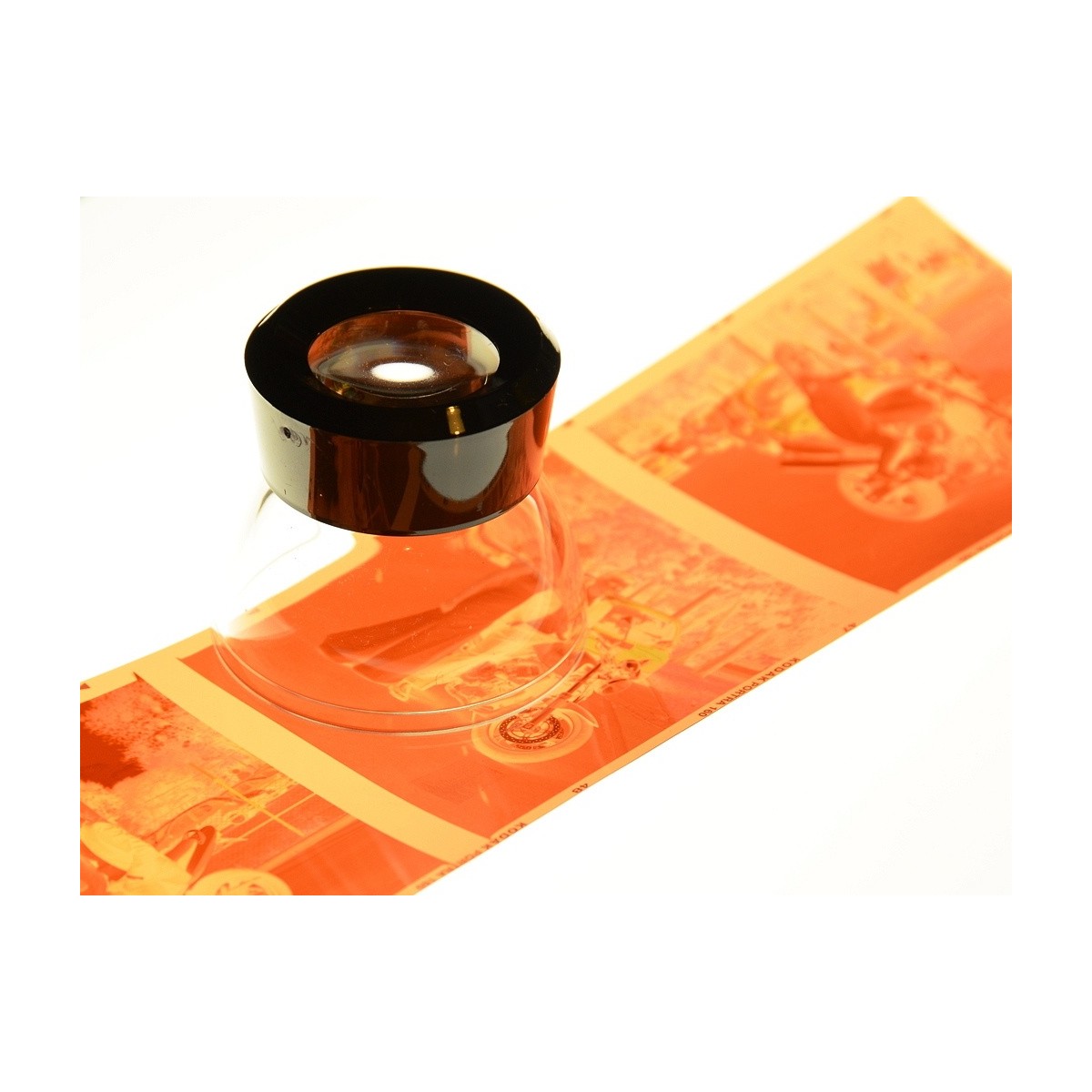 Kaiser Lupa z podstawką powiększenie 8X (2334) do przeglądania filmu