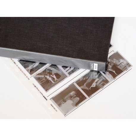 Czarno-Białe Segregator na koszulki i folie fotograficzne Z NAPISEM