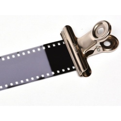  Klamerka wieszak zawieszka klips do suszenia do filmów 35mm metal 1szt.